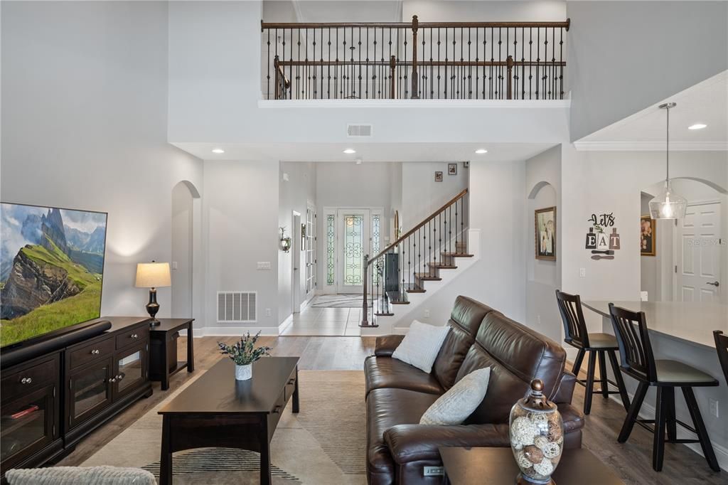 En Venta: $915,000 (6 camas, 4 baños, 4310 Pies cuadrados)