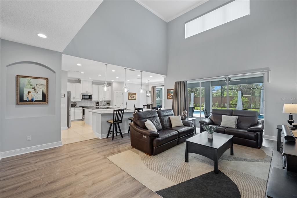 En Venta: $915,000 (6 camas, 4 baños, 4310 Pies cuadrados)