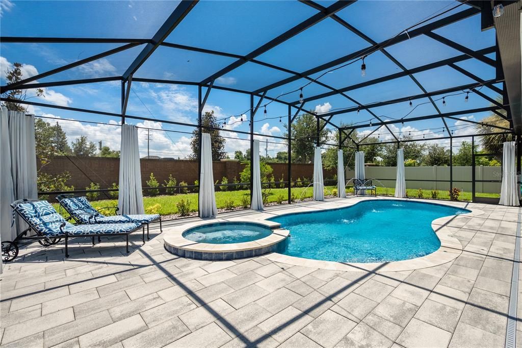 En Venta: $915,000 (6 camas, 4 baños, 4310 Pies cuadrados)