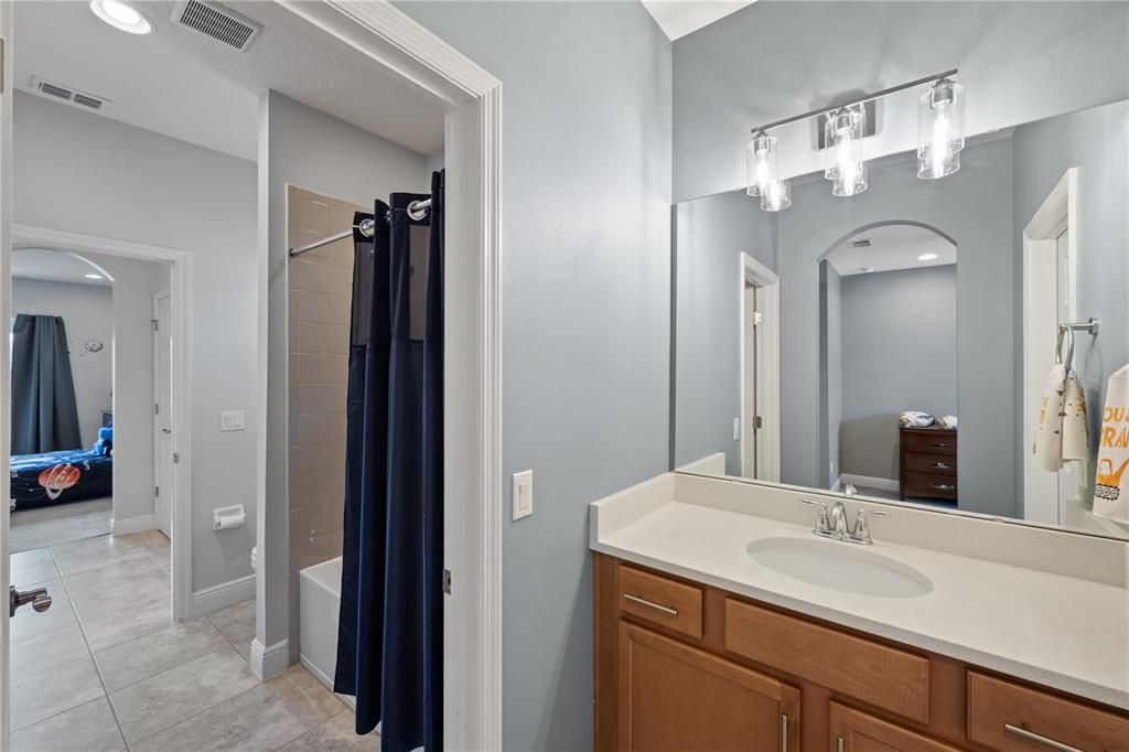 En Venta: $915,000 (6 camas, 4 baños, 4310 Pies cuadrados)