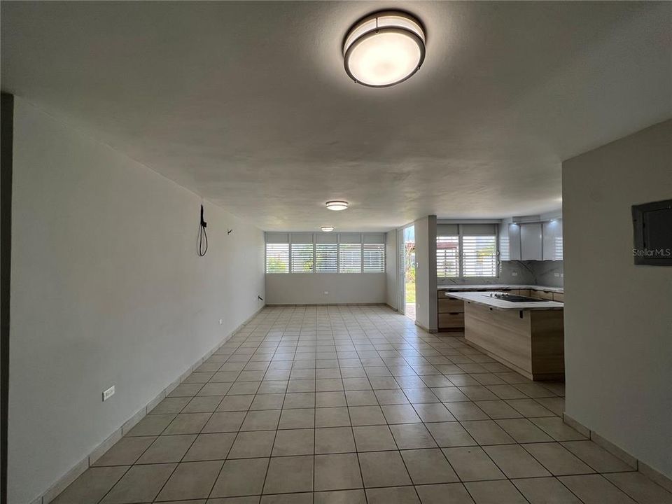 For Rent: $2,500 (3 beds, 2 baths, 1265 Square Feet)