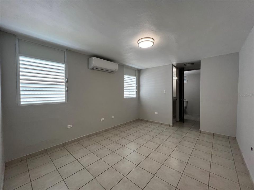 For Rent: $2,500 (3 beds, 2 baths, 1265 Square Feet)
