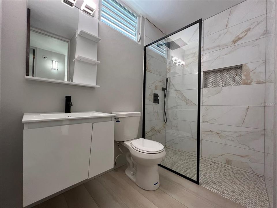 For Rent: $2,500 (3 beds, 2 baths, 1265 Square Feet)