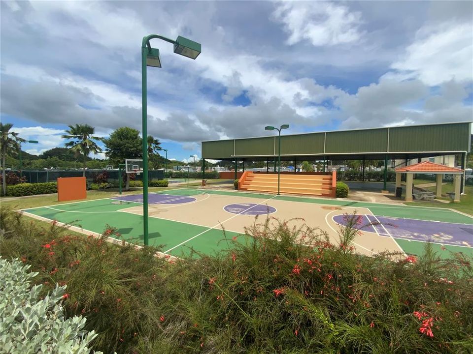 For Rent: $2,500 (3 beds, 2 baths, 1265 Square Feet)