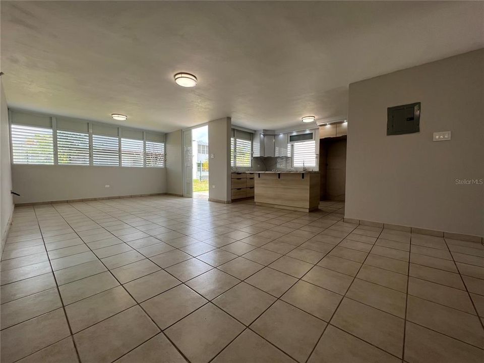 For Rent: $2,500 (3 beds, 2 baths, 1265 Square Feet)