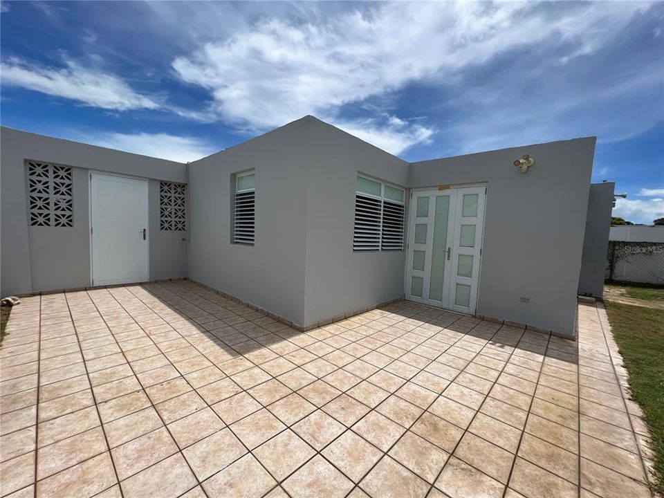 For Rent: $2,500 (3 beds, 2 baths, 1265 Square Feet)