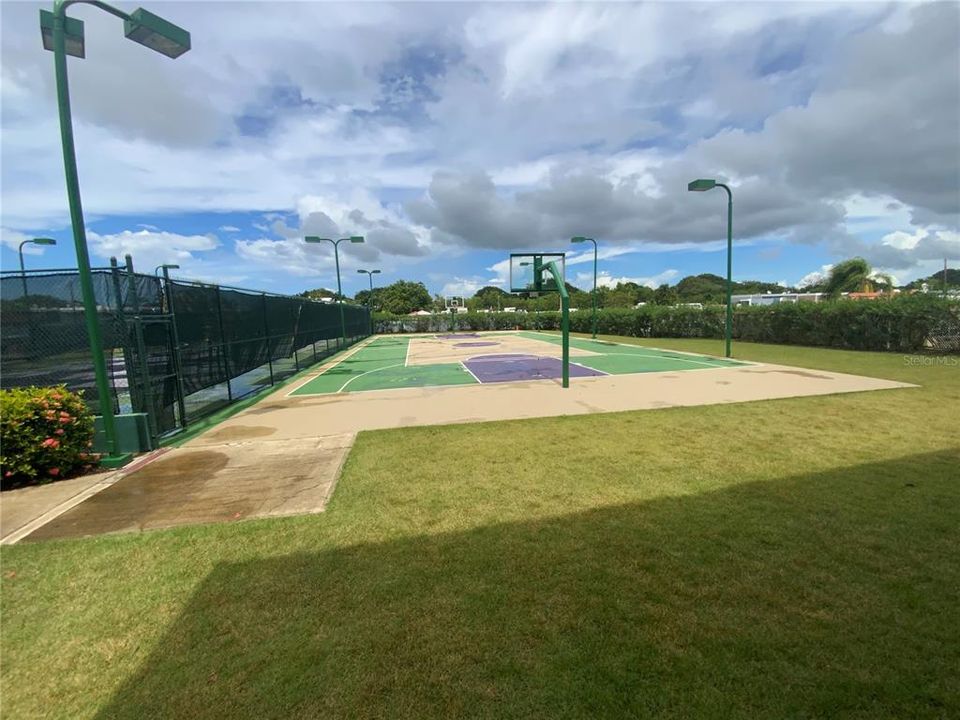 For Rent: $2,500 (3 beds, 2 baths, 1265 Square Feet)