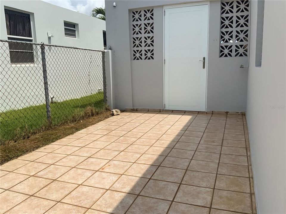 For Rent: $2,500 (3 beds, 2 baths, 1265 Square Feet)