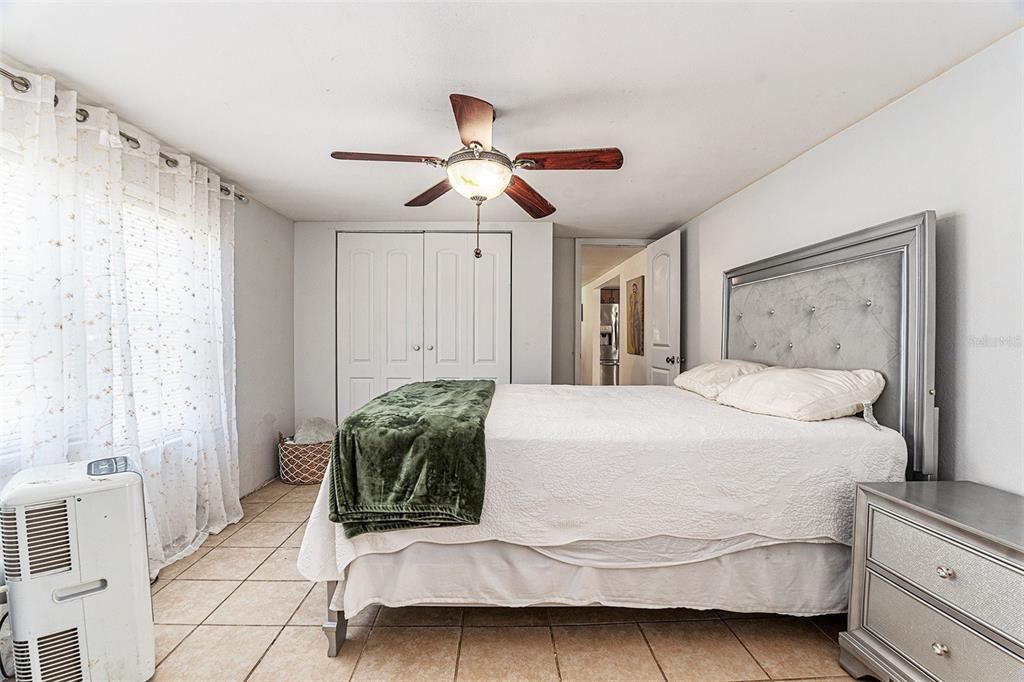 For Sale: $289,900 (5 beds, 2 baths, 2112 Square Feet)