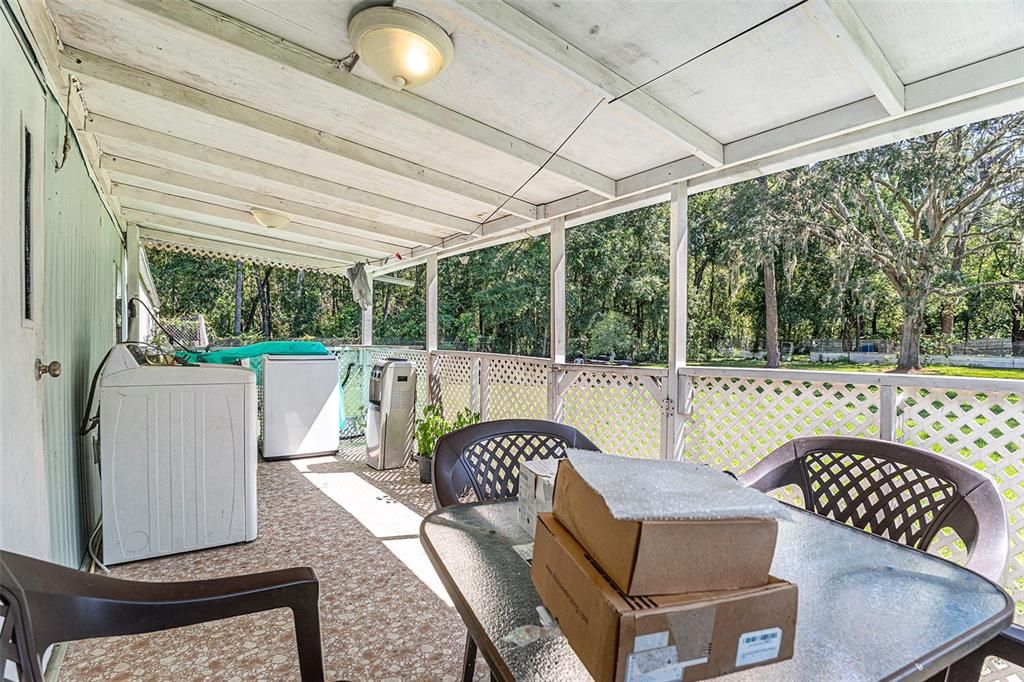 For Sale: $289,900 (5 beds, 2 baths, 2112 Square Feet)