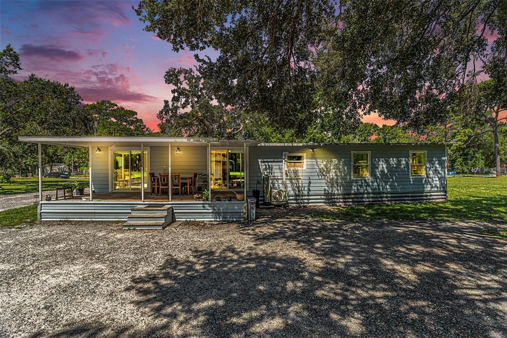 For Sale: $289,900 (5 beds, 2 baths, 2112 Square Feet)