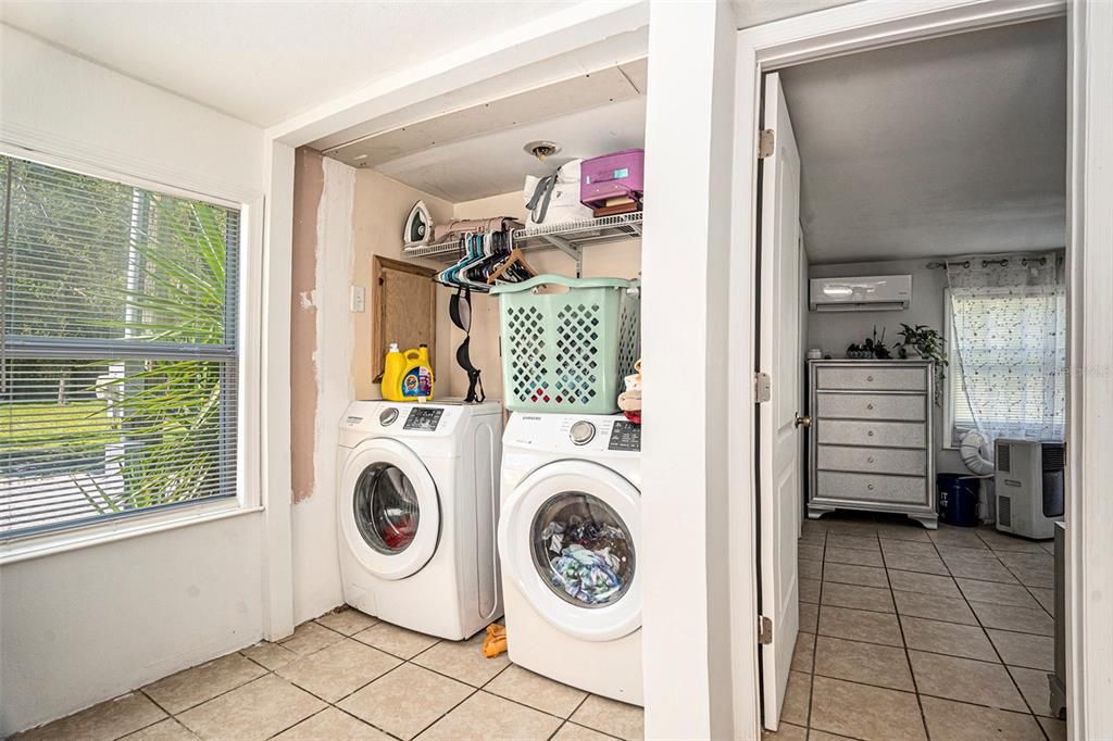 For Sale: $289,900 (5 beds, 2 baths, 2112 Square Feet)