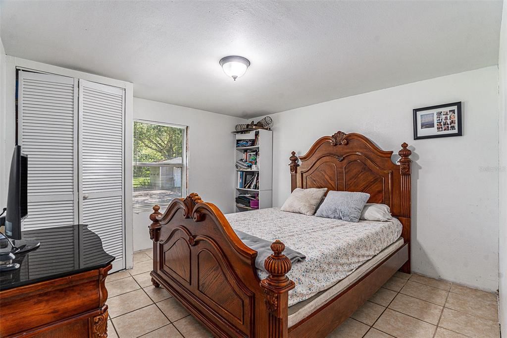 For Sale: $289,900 (5 beds, 2 baths, 2112 Square Feet)