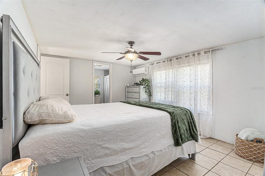 For Sale: $289,900 (5 beds, 2 baths, 2112 Square Feet)