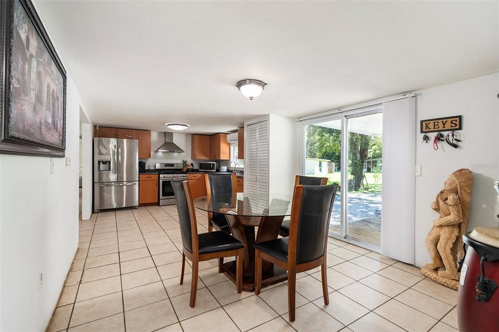 For Sale: $289,900 (5 beds, 2 baths, 2112 Square Feet)