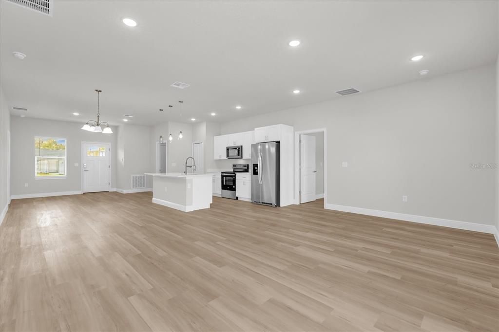 Под контрактом: $1,900 (4 спален, 2 ванн, 1833 Квадратных фут)