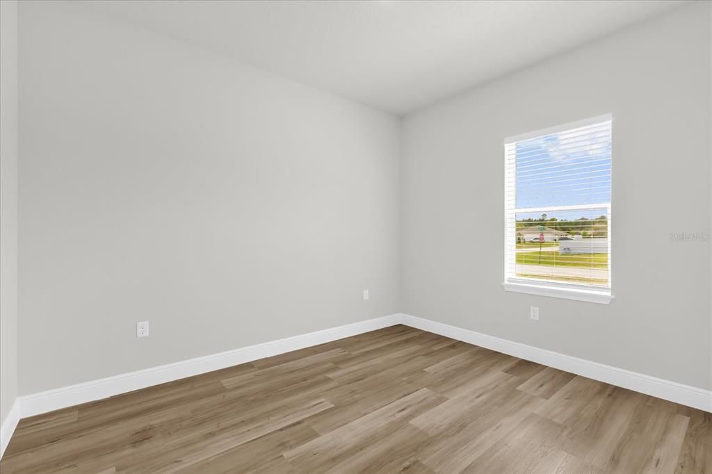 Под контрактом: $1,900 (4 спален, 2 ванн, 1833 Квадратных фут)