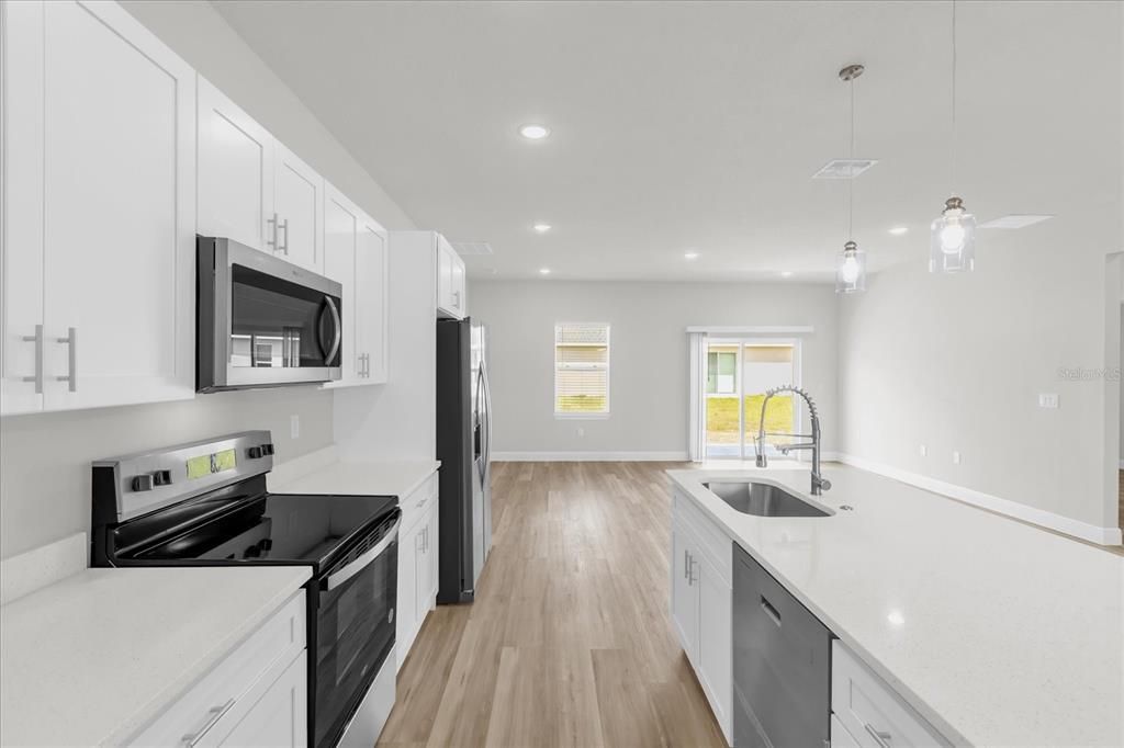 Под контрактом: $1,900 (4 спален, 2 ванн, 1833 Квадратных фут)