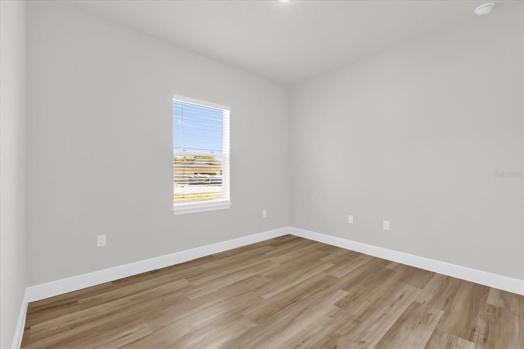 Под контрактом: $1,900 (4 спален, 2 ванн, 1833 Квадратных фут)