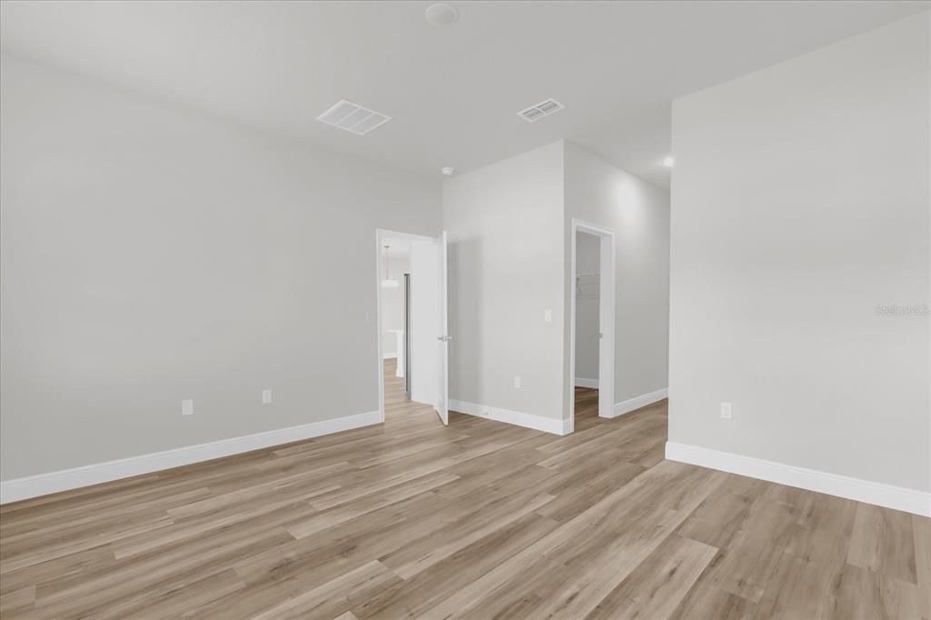 Под контрактом: $1,900 (4 спален, 2 ванн, 1833 Квадратных фут)