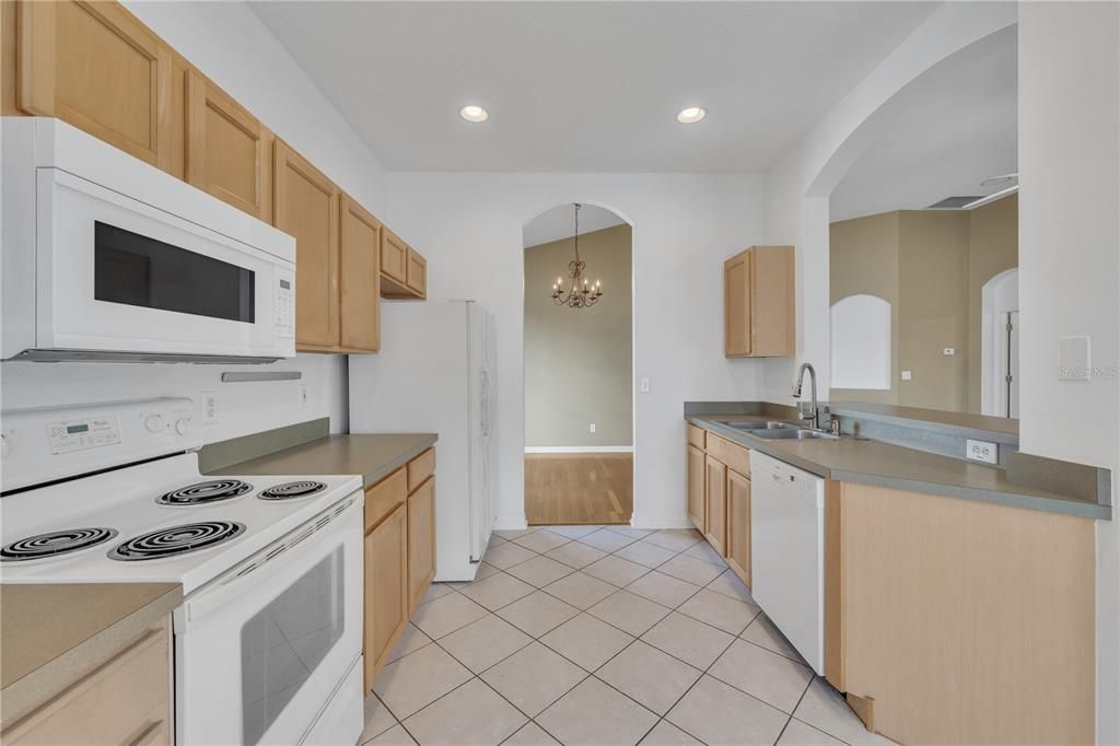 Active With Contract: $415,000 (3 beds, 2 baths, 1741 Square Feet)