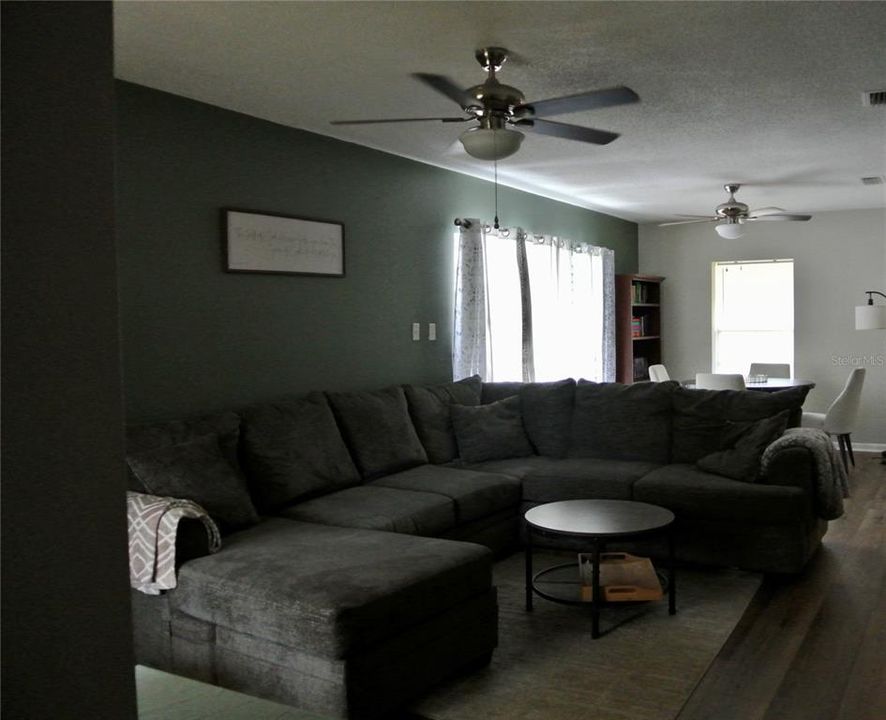 For Sale: $230,000 (3 beds, 2 baths, 1247 Square Feet)