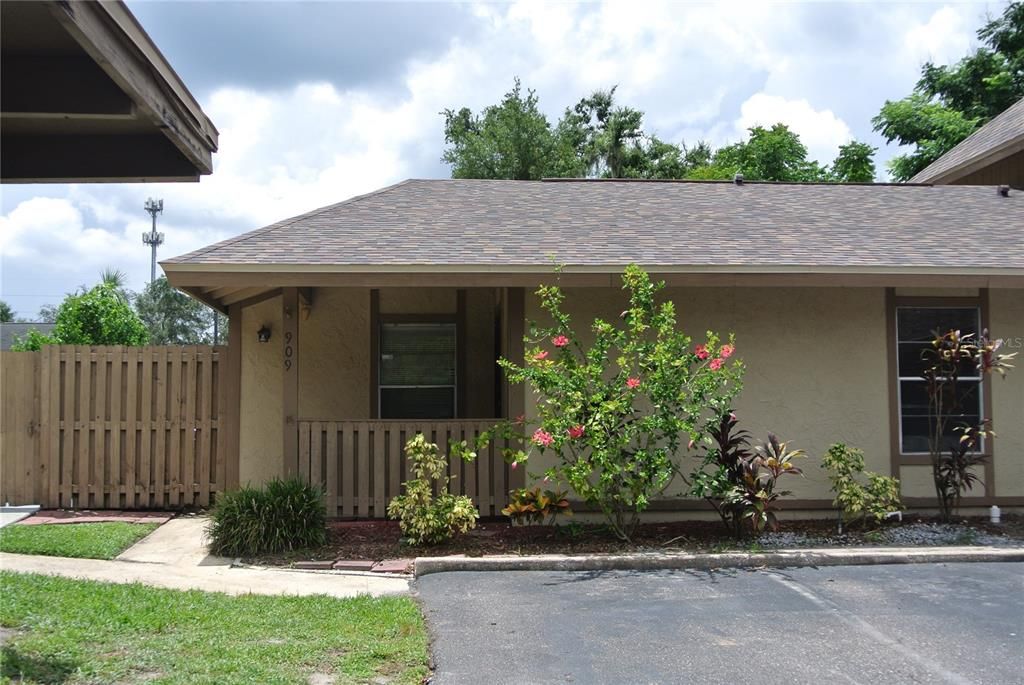 For Sale: $230,000 (3 beds, 2 baths, 1247 Square Feet)