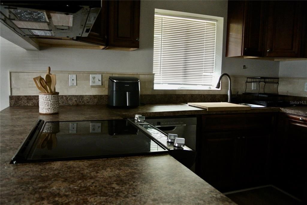 For Sale: $230,000 (3 beds, 2 baths, 1247 Square Feet)