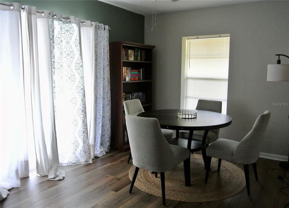 For Sale: $230,000 (3 beds, 2 baths, 1247 Square Feet)