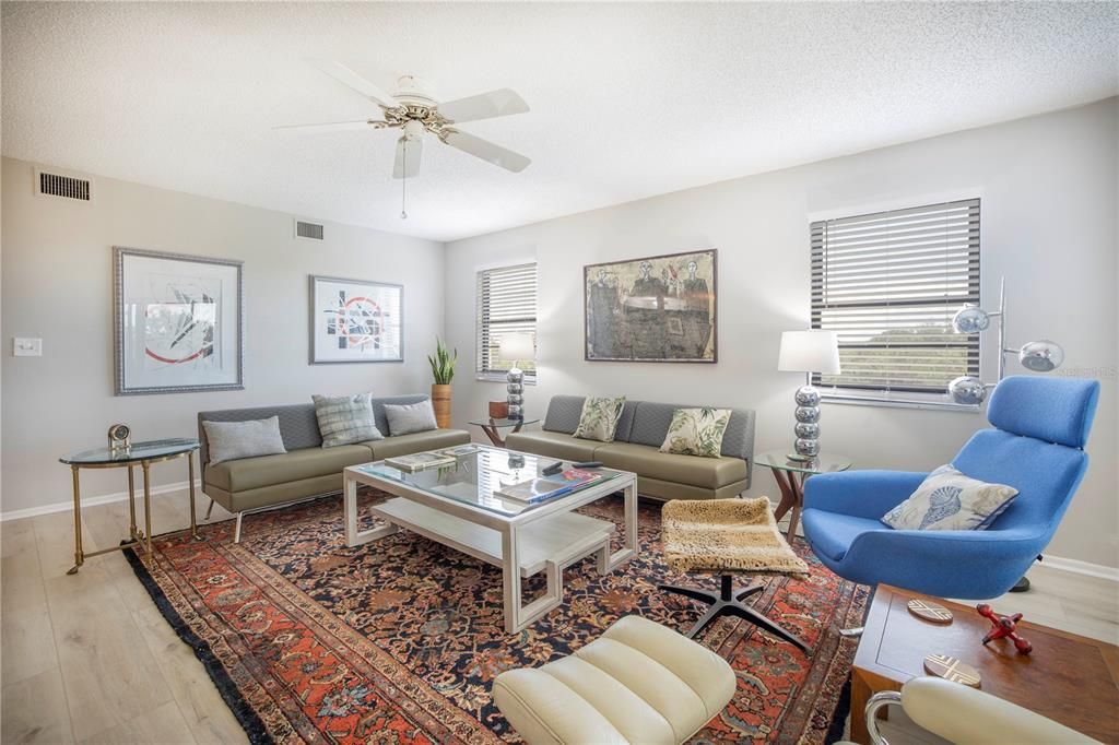 Active With Contract: $1,800 (2 beds, 2 baths, 1700 Square Feet)
