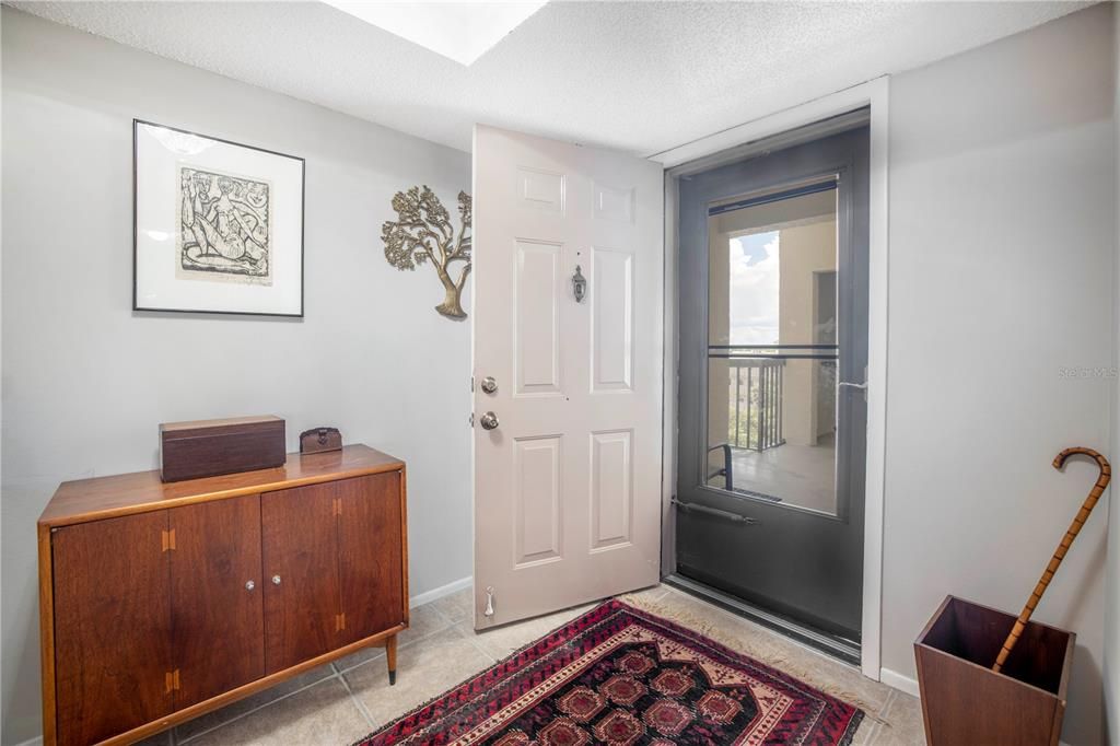 Active With Contract: $1,800 (2 beds, 2 baths, 1700 Square Feet)