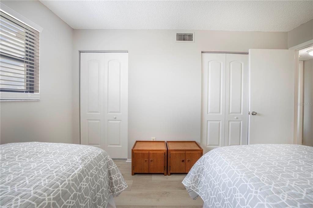 Active With Contract: $1,800 (2 beds, 2 baths, 1700 Square Feet)