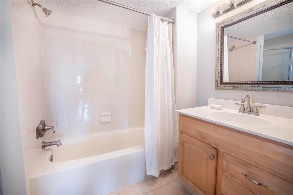 Active With Contract: $1,800 (2 beds, 2 baths, 1700 Square Feet)