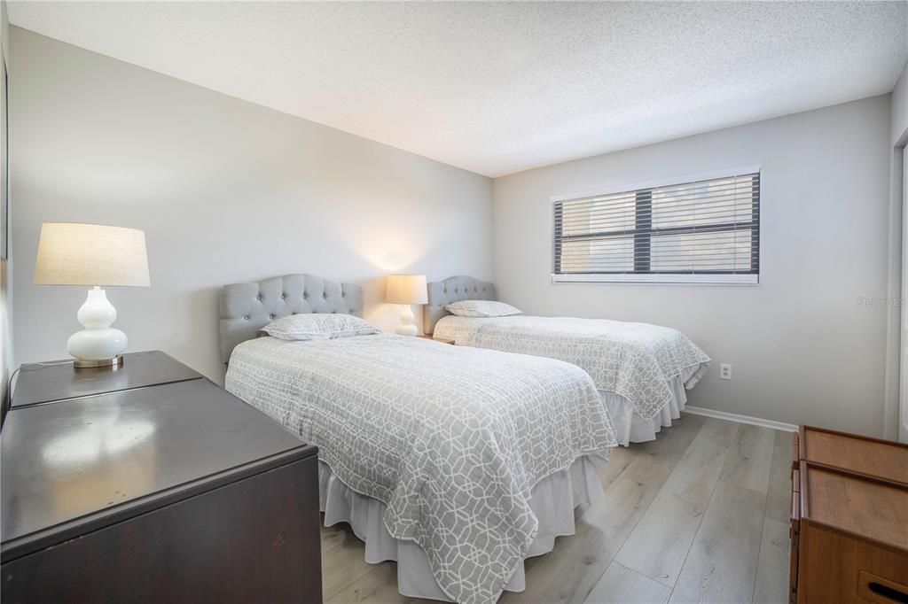 Active With Contract: $1,800 (2 beds, 2 baths, 1700 Square Feet)