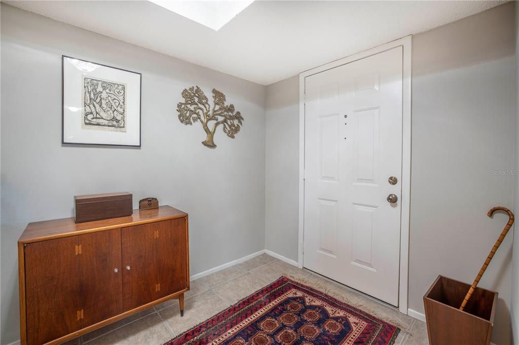Active With Contract: $1,800 (2 beds, 2 baths, 1700 Square Feet)