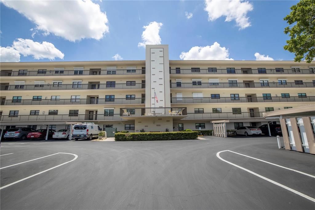 Active With Contract: $1,800 (2 beds, 2 baths, 1700 Square Feet)