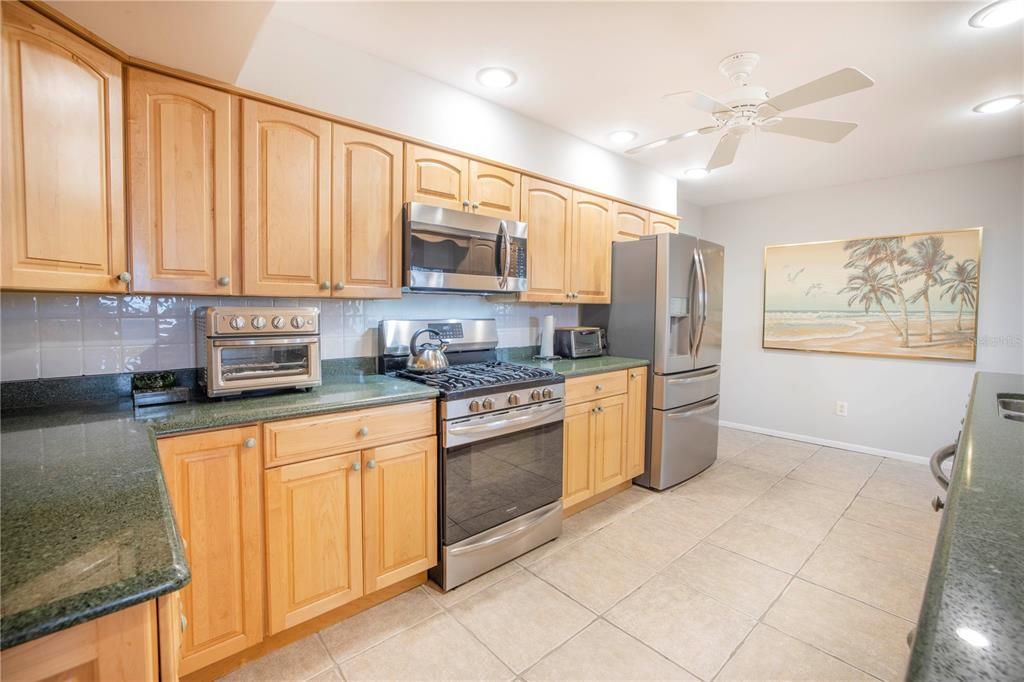 Active With Contract: $1,800 (2 beds, 2 baths, 1700 Square Feet)