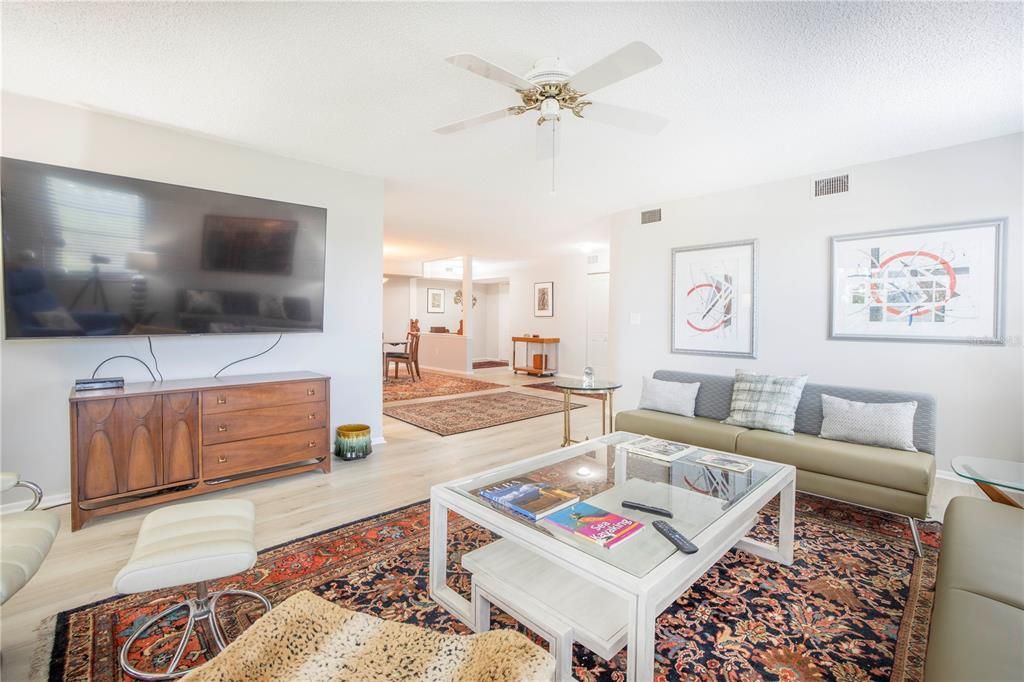 Active With Contract: $1,800 (2 beds, 2 baths, 1700 Square Feet)
