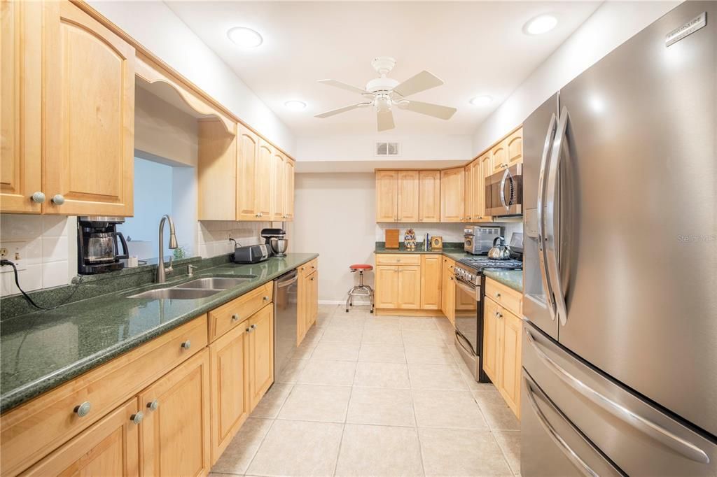 Active With Contract: $1,800 (2 beds, 2 baths, 1700 Square Feet)