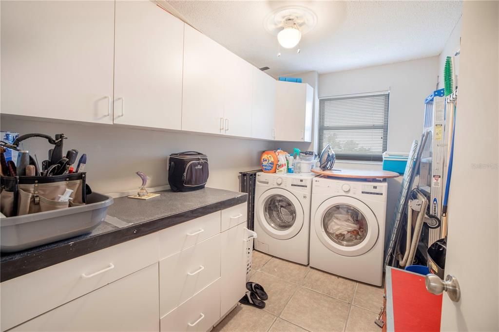 Active With Contract: $1,800 (2 beds, 2 baths, 1700 Square Feet)