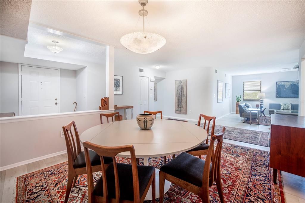 Active With Contract: $1,800 (2 beds, 2 baths, 1700 Square Feet)