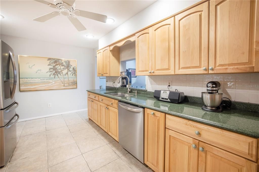 Active With Contract: $1,800 (2 beds, 2 baths, 1700 Square Feet)