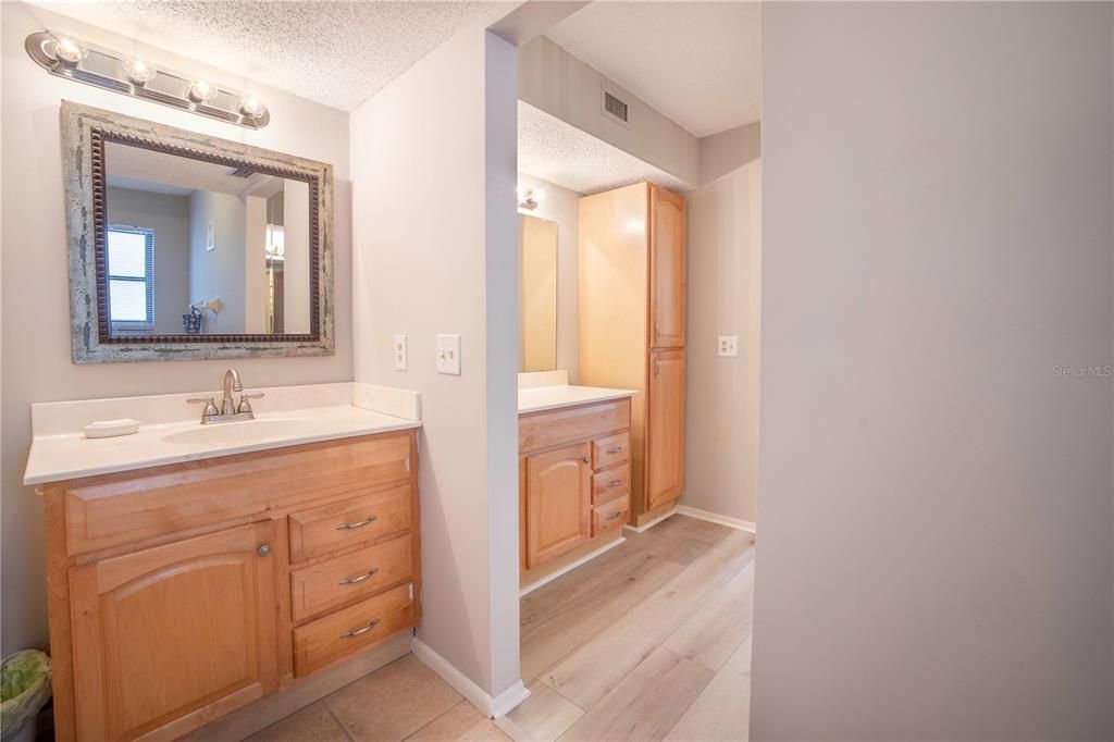 Active With Contract: $1,800 (2 beds, 2 baths, 1700 Square Feet)