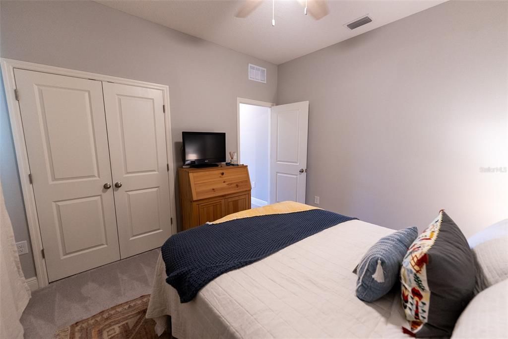 Под контрактом: $359,900 (4 спален, 2 ванн, 2053 Квадратных фут)