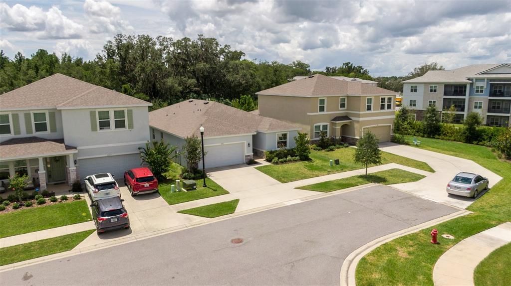 Под контрактом: $359,900 (4 спален, 2 ванн, 2053 Квадратных фут)