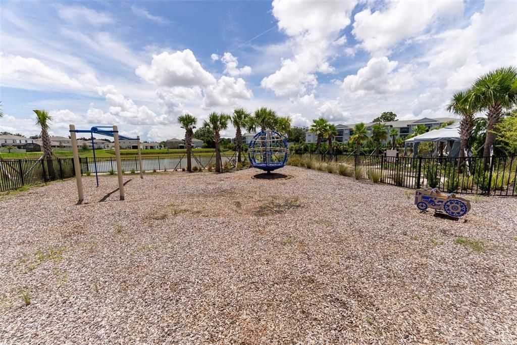 Под контрактом: $359,900 (4 спален, 2 ванн, 2053 Квадратных фут)