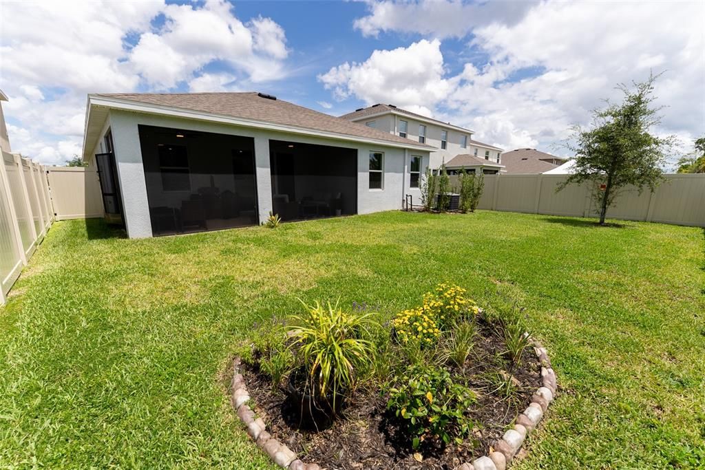 Под контрактом: $359,900 (4 спален, 2 ванн, 2053 Квадратных фут)