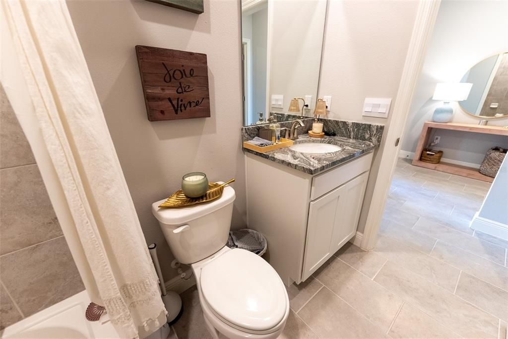 Под контрактом: $359,900 (4 спален, 2 ванн, 2053 Квадратных фут)