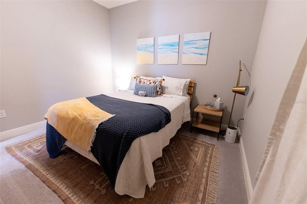 Под контрактом: $359,900 (4 спален, 2 ванн, 2053 Квадратных фут)