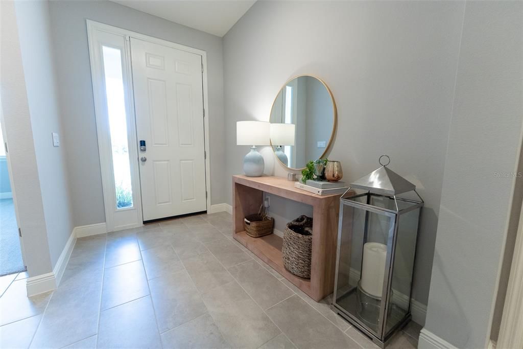 Под контрактом: $359,900 (4 спален, 2 ванн, 2053 Квадратных фут)